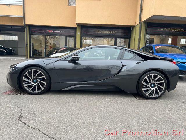 BMW i8 ibrida benzina /elettrica accessoriatissima