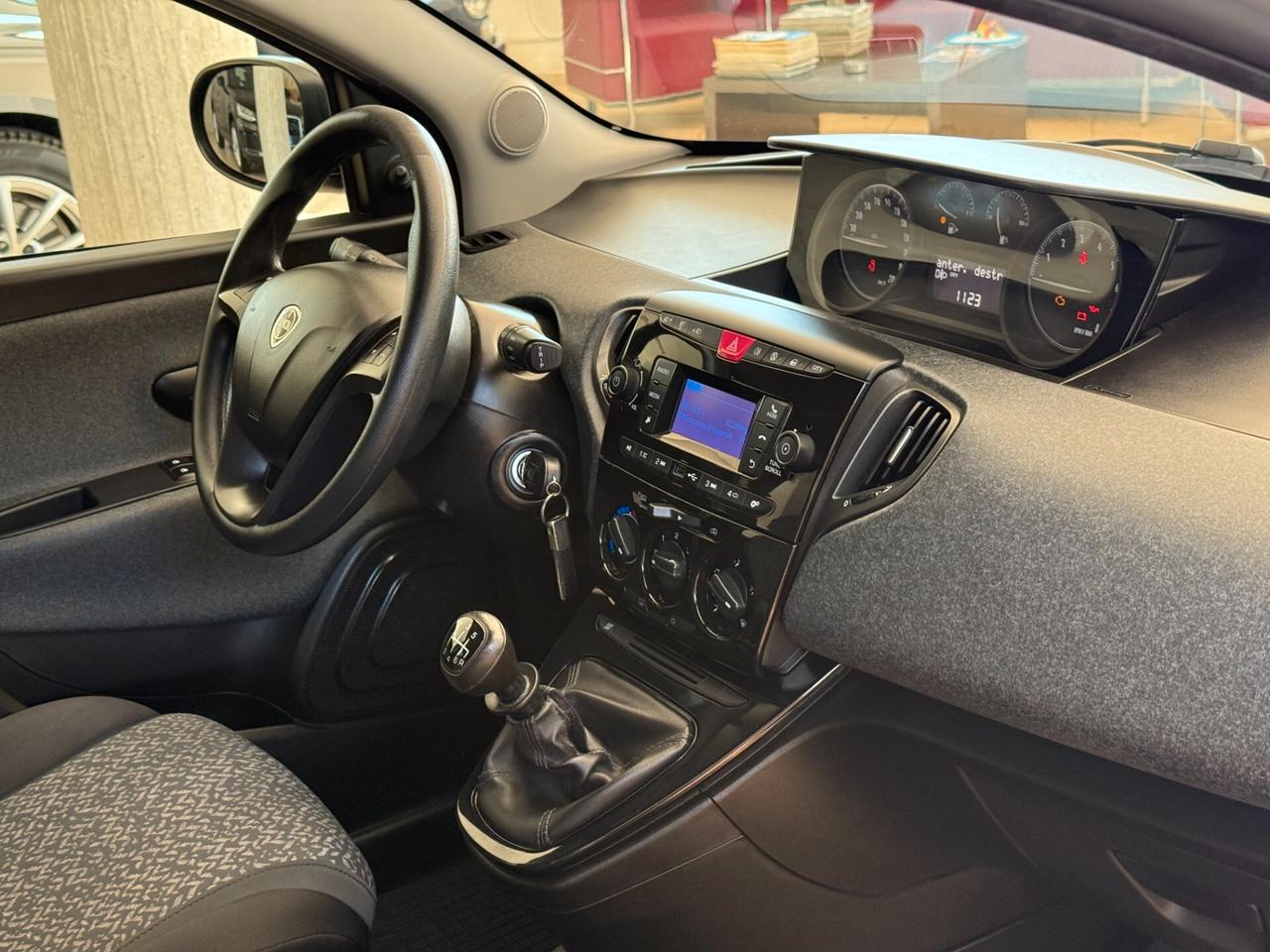 Lancia Ypsilon 1.0 FireFly 5 porte S&S Hybrid Ecochic Silver