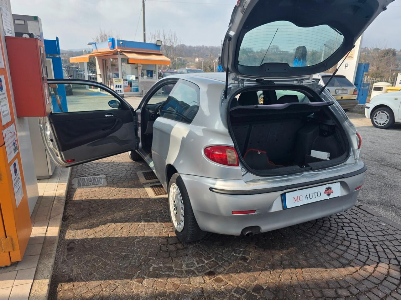 Alfa Romeo 147 1.6i 16V Twin Spark cat 3p. Con 251.000