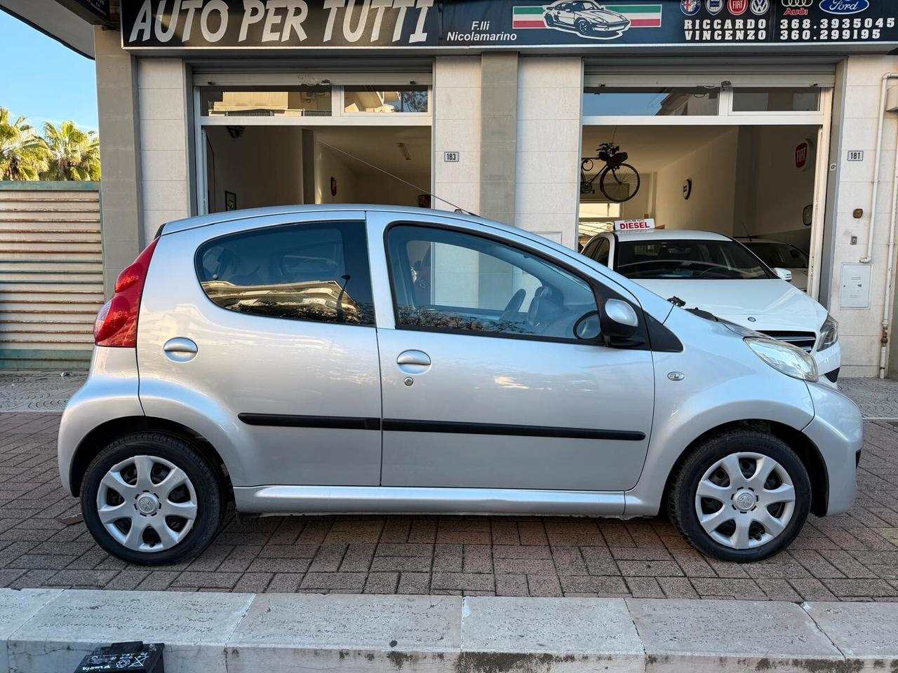 Peugeot 107 1.0 68CV 5p. CAMBIO AUTOMATICO