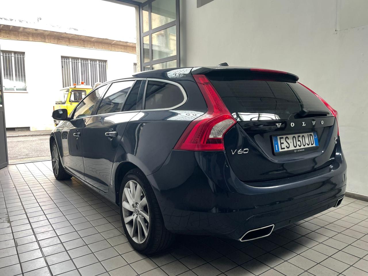 Volvo V60 D4 Geartronic Kinetic