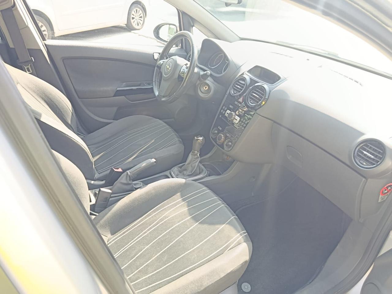 Opel Corsa 1.2 5 porte Club