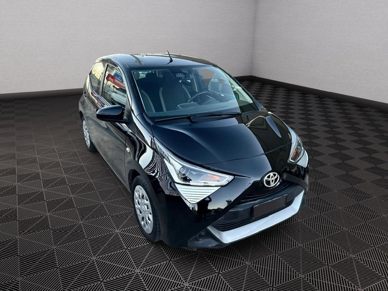 Toyota Aygo Connect 1.0 VVT-i 72 CV 5 porte x-play MMT