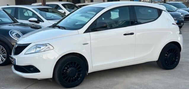 Lancia Ypsilon 1.2 69 CV 5 porte S&S Gold
