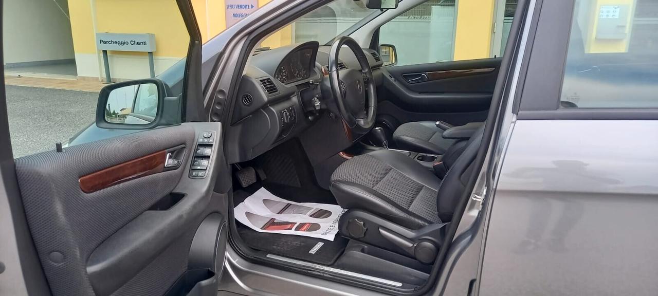 Mercedes-Benz Classe A 160 Benzina Allestimento Elegance cc. 1.5 CV. 95 Cambio Automatico 5 Porte 5 Posti Euro 5 SOLO 74.800 KM. Utilizzabile anche per i Neopatentati.