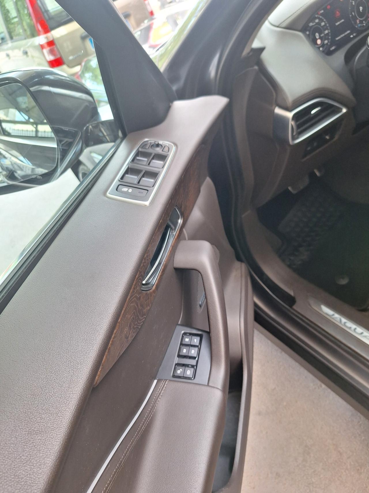Jaguar F-Pace 2.0 D 240 CV AWD aut. Portfolio Tetto Panor Apribile