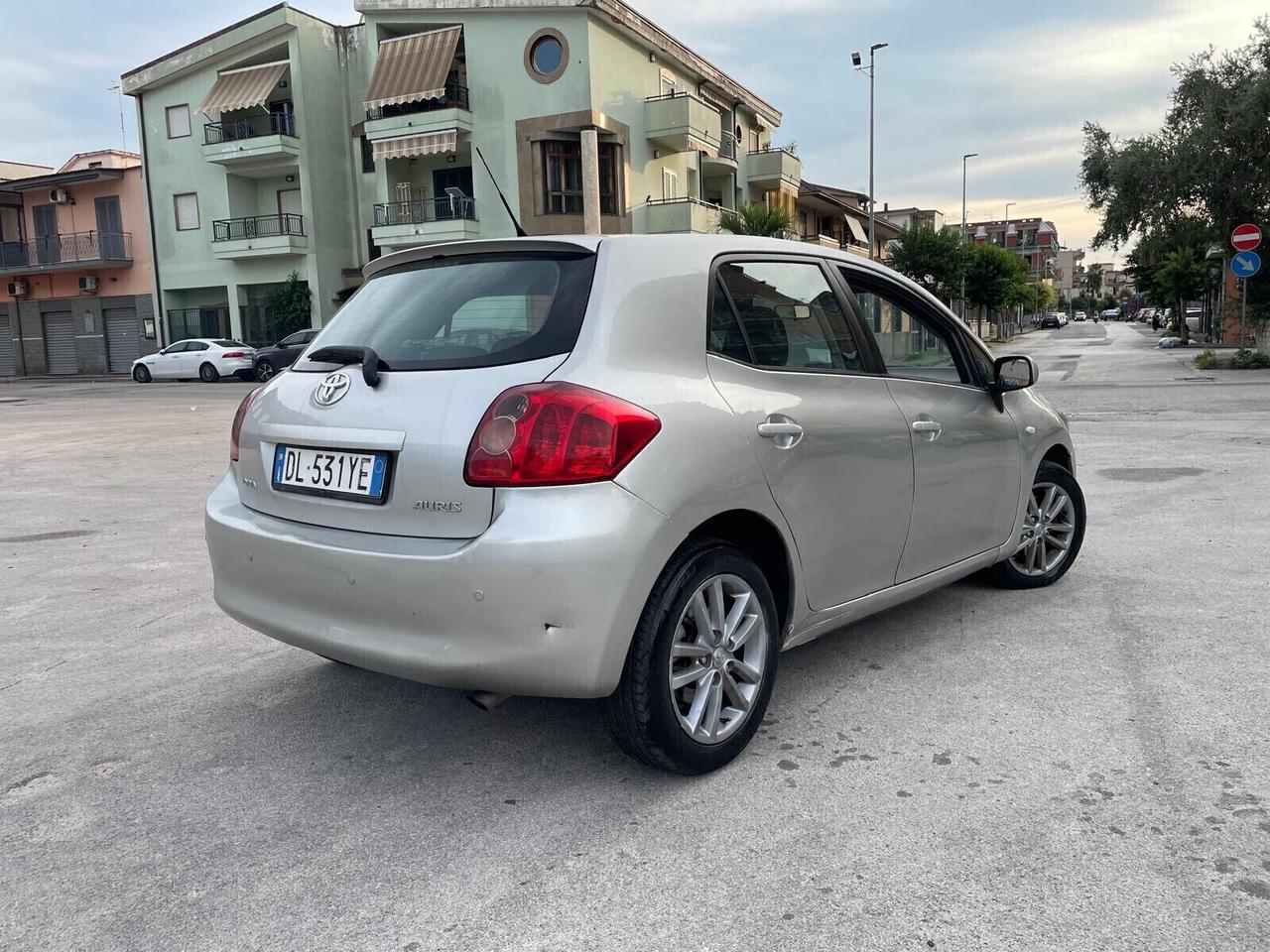 Toyota Auris 2.0 DIESEL 5 porte IN OTTIME CONDIZIONI