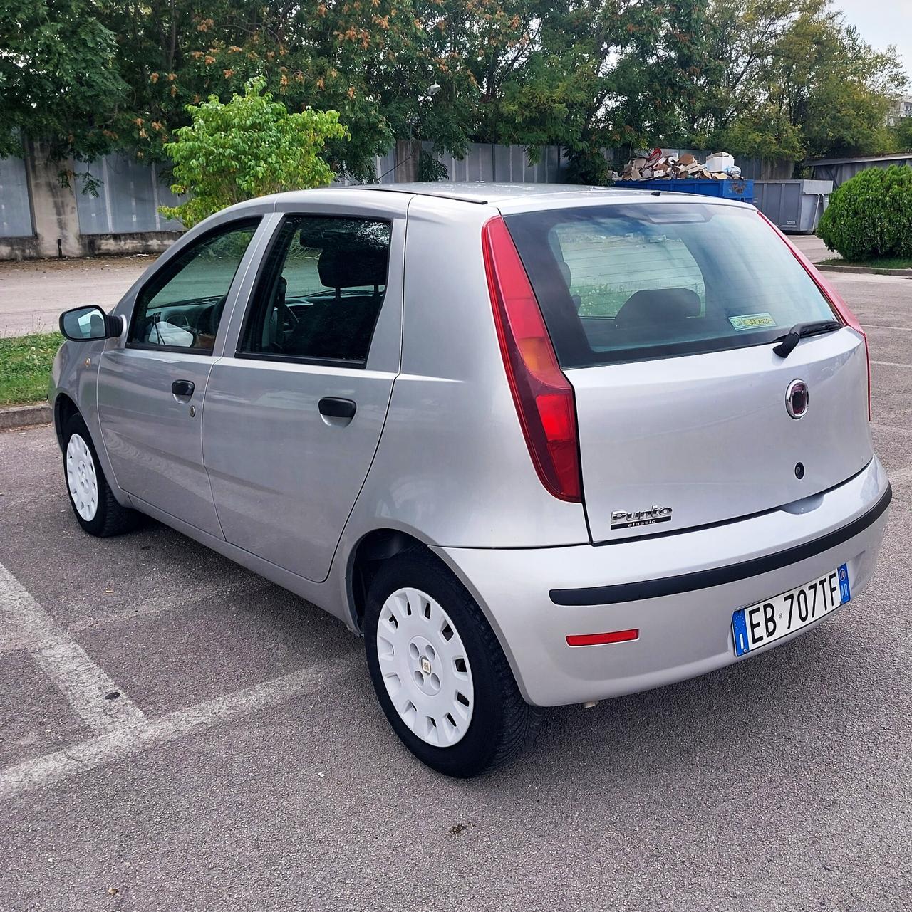 FIAT PUNTO 1.2 5P POCHI KM. 10-2010