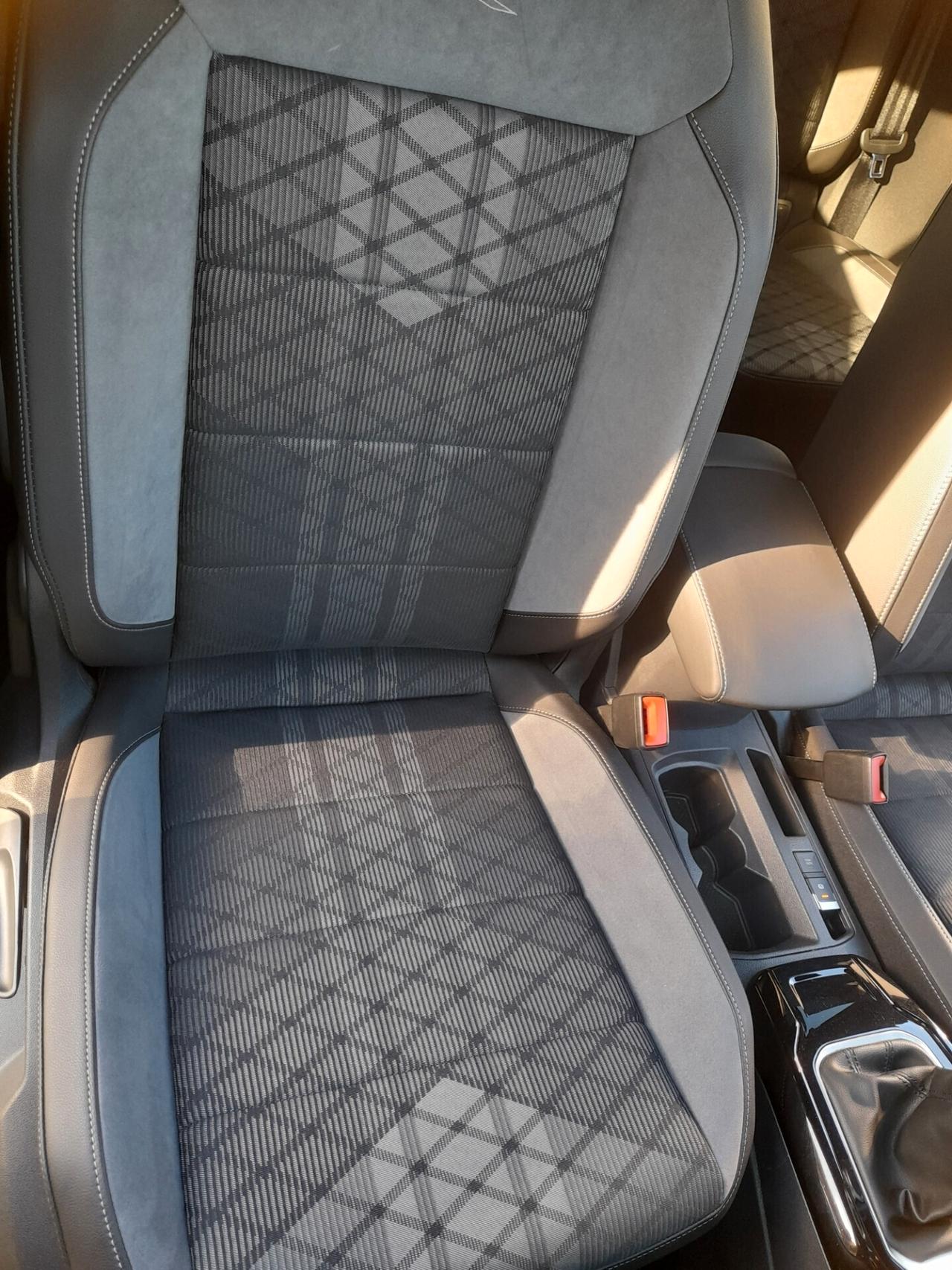 Volkswagen T-Roc 1.0 TSI R-Line PROMO