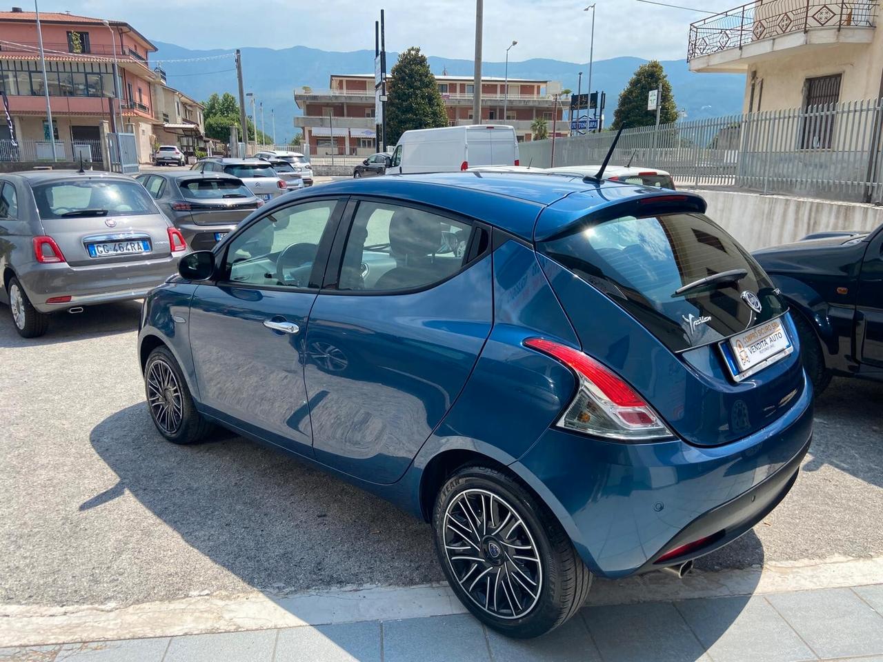 Lancia Ypsilon 1.0 Hybrid 5 porte Gold 2023