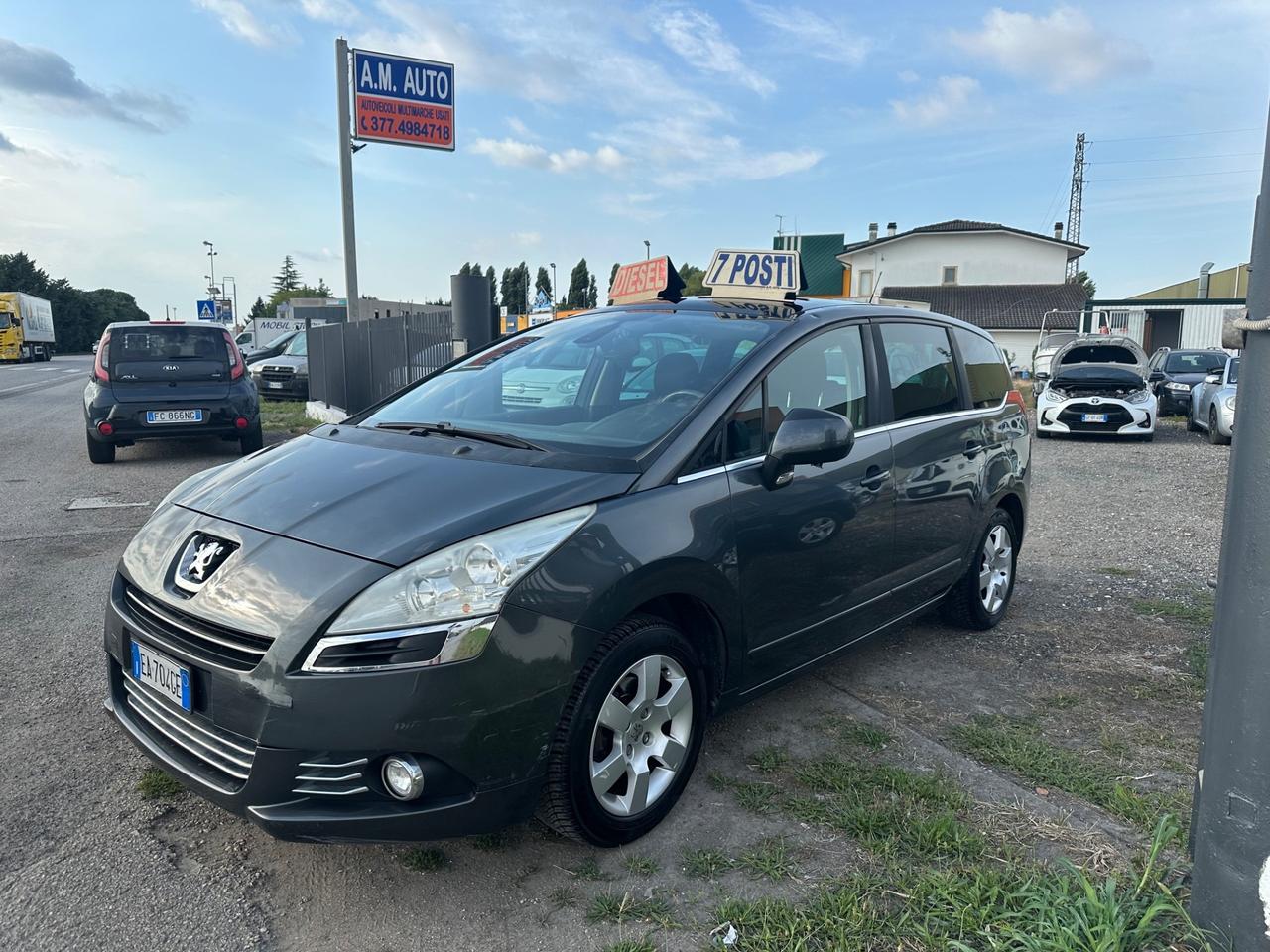 Peugeot 5008 1.6 HDi 110CV cambio robotizzato Tecno