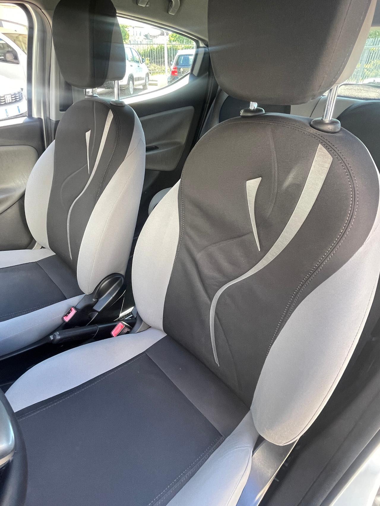 Lancia Ypsilon 1.2 69 CV Silver - neopatentati