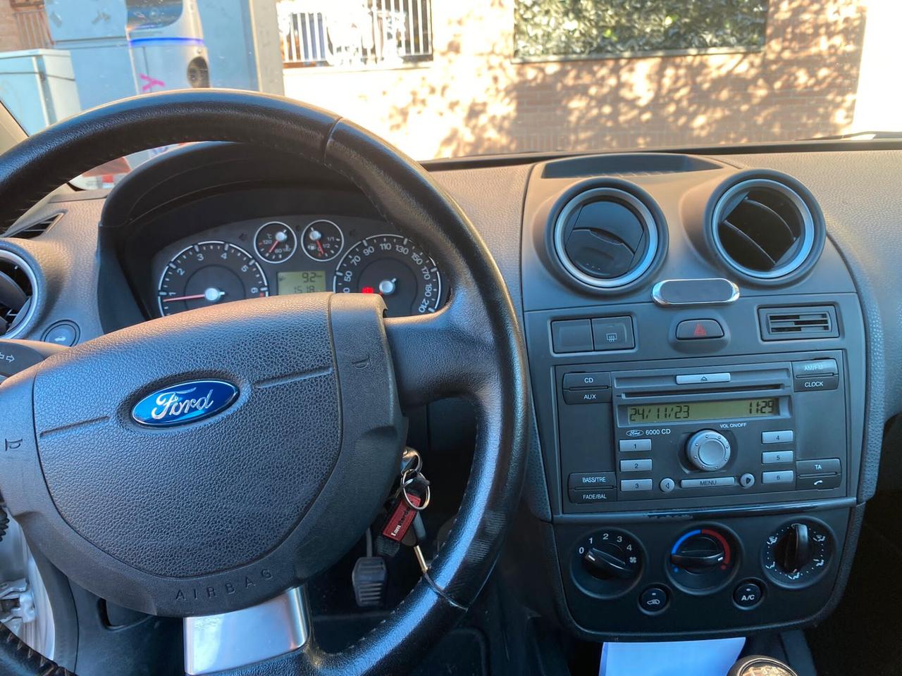 Ford Fiesta 1.2 16V 5p. Ghia