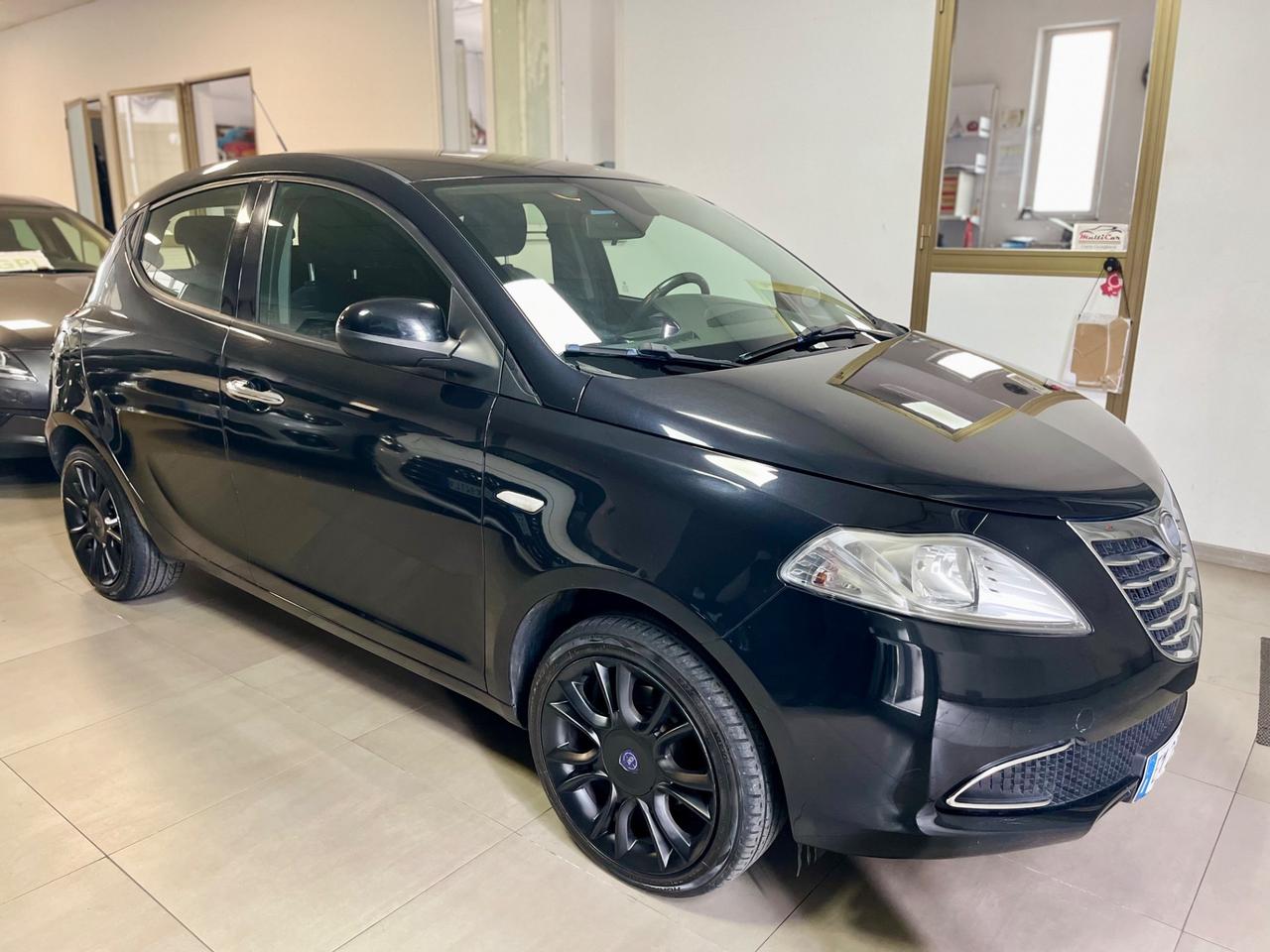 Lancia Ypsilon 1.2 69 CV 5 porte S&S Platinum