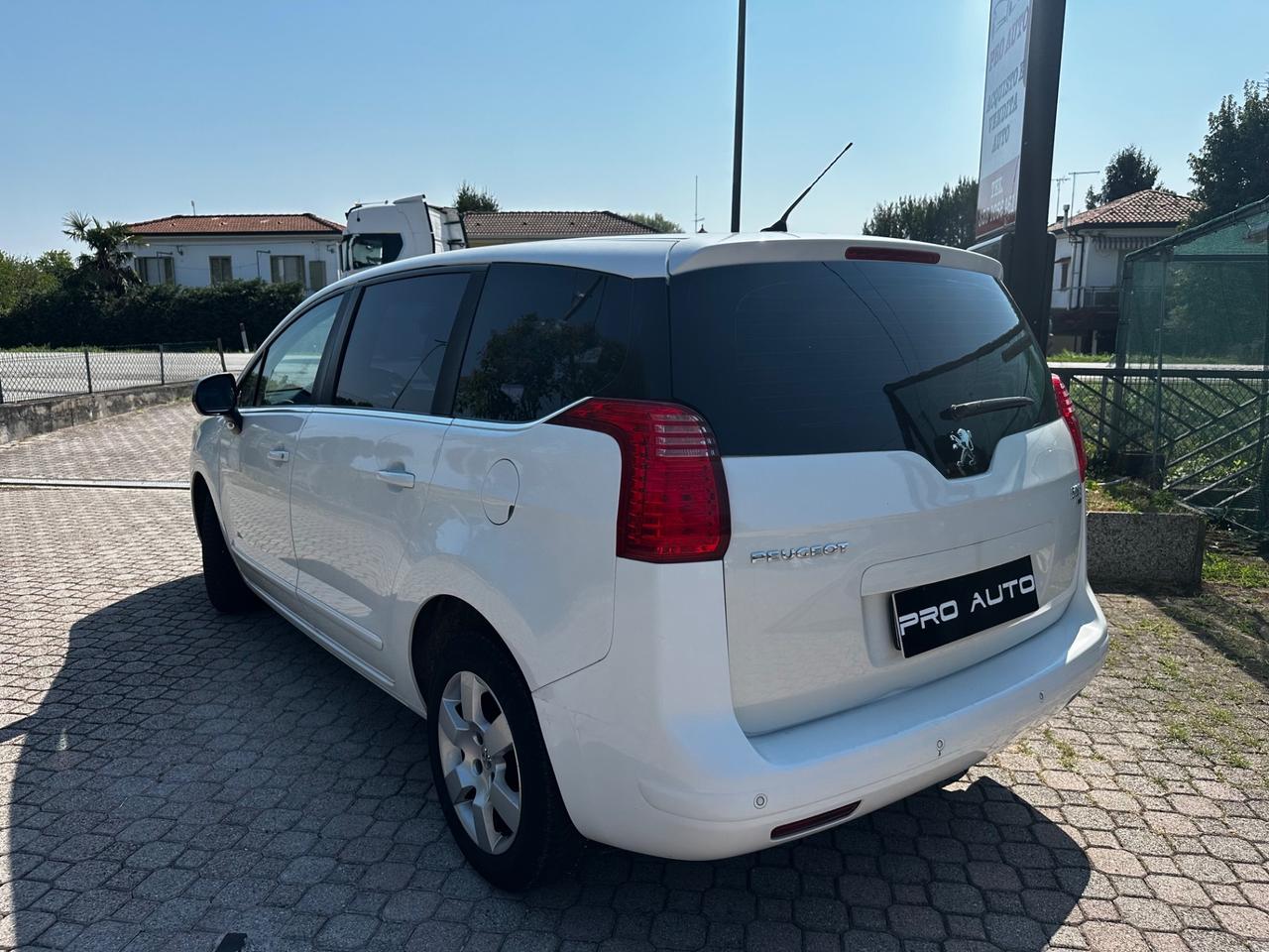 Peugeot 5008 1.6 HDi 115CV Business