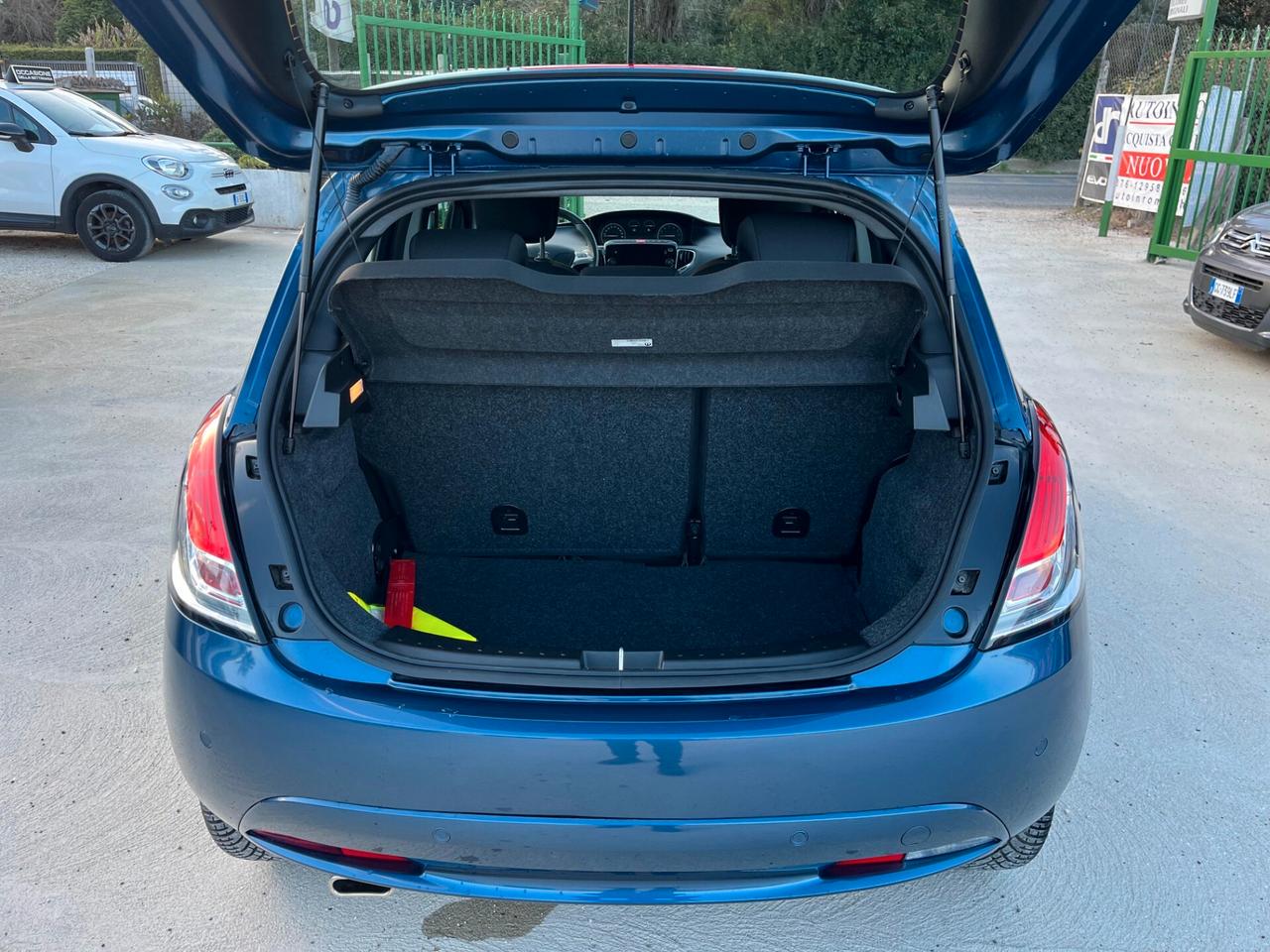 Lancia Ypsilon 1.0 FireFly 5 porte S&S Hybrid Gold