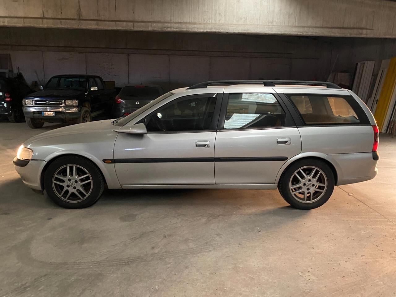 Opel Vectra 1.8i 16V cat S.W. CD