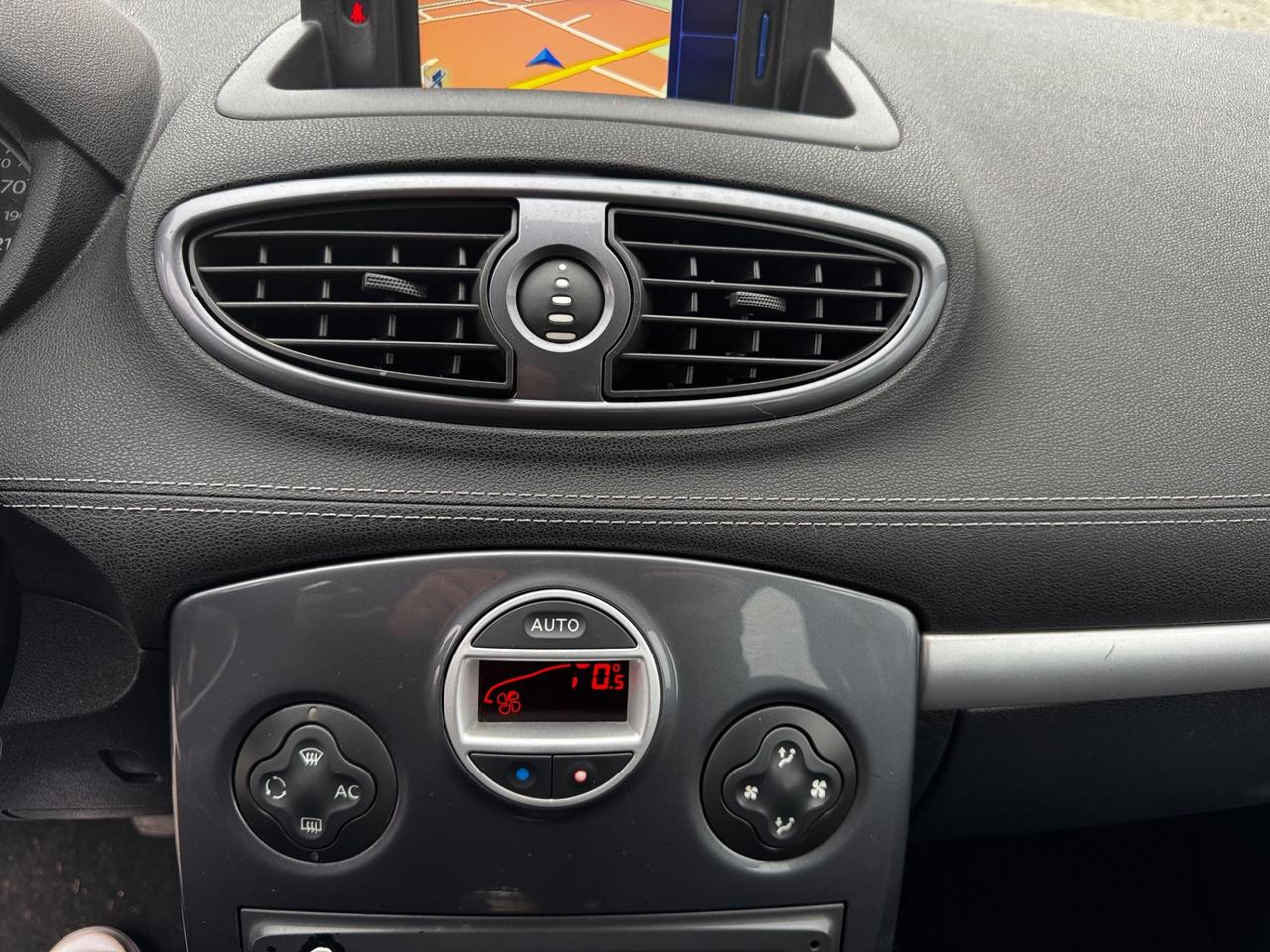 Renault Clio 1.5 dCi 85CV 5 porte con GANCIO TRAINO