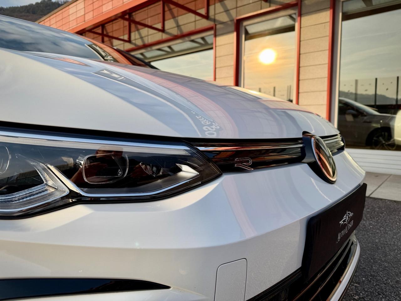 Volkswagen Golf 8 2.0 TSI DSG 4Motion R-Line