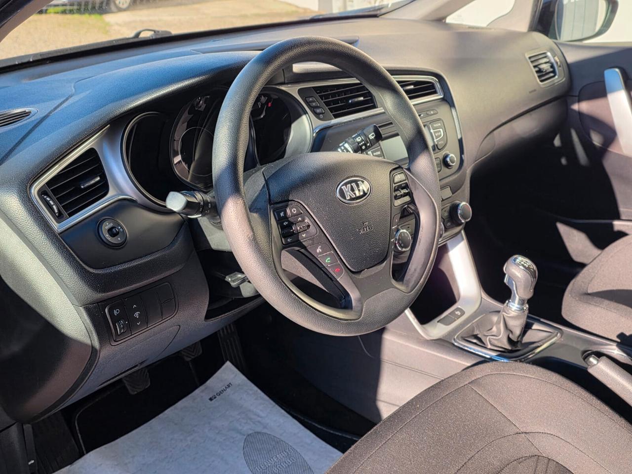 Kia Ceed 1.6 CRDI UNICO PROPRIETARIO ADATTA A NEOPATENTATI