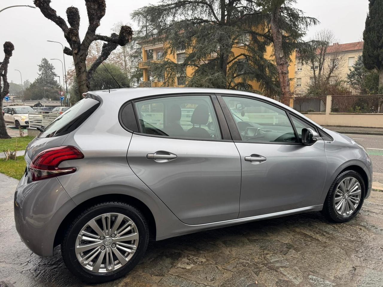 PEUGEOT 208 PureTech 82 5p ALLURE NEOPAT