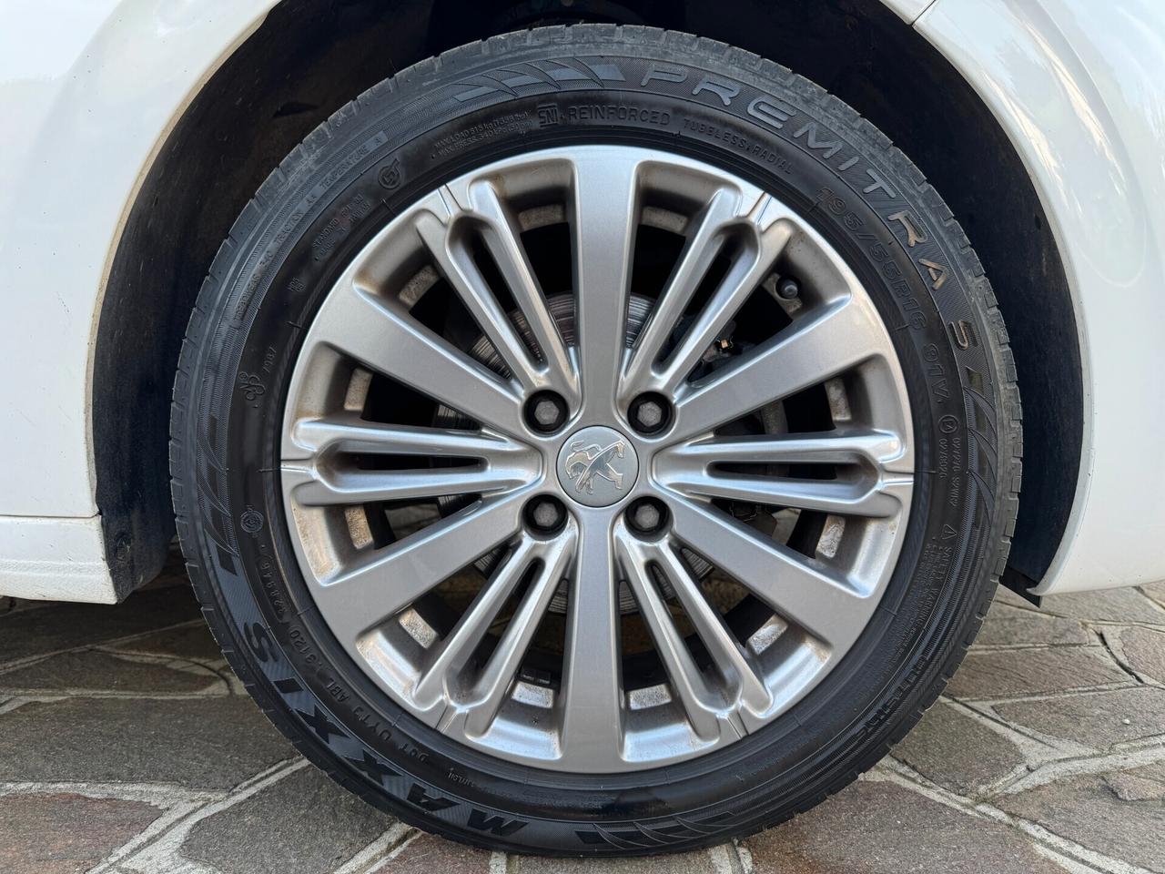 Peugeot 208 PureTech 82 5p. GPL Active