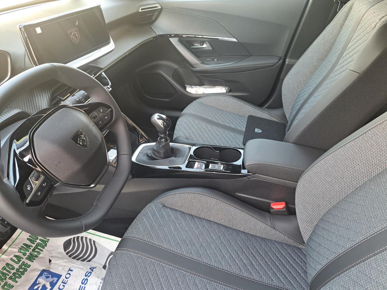 Peugeot 2008 ALLURE 100 CV KM/0 NESSUN OBBLIGO FINANZIARIO !!