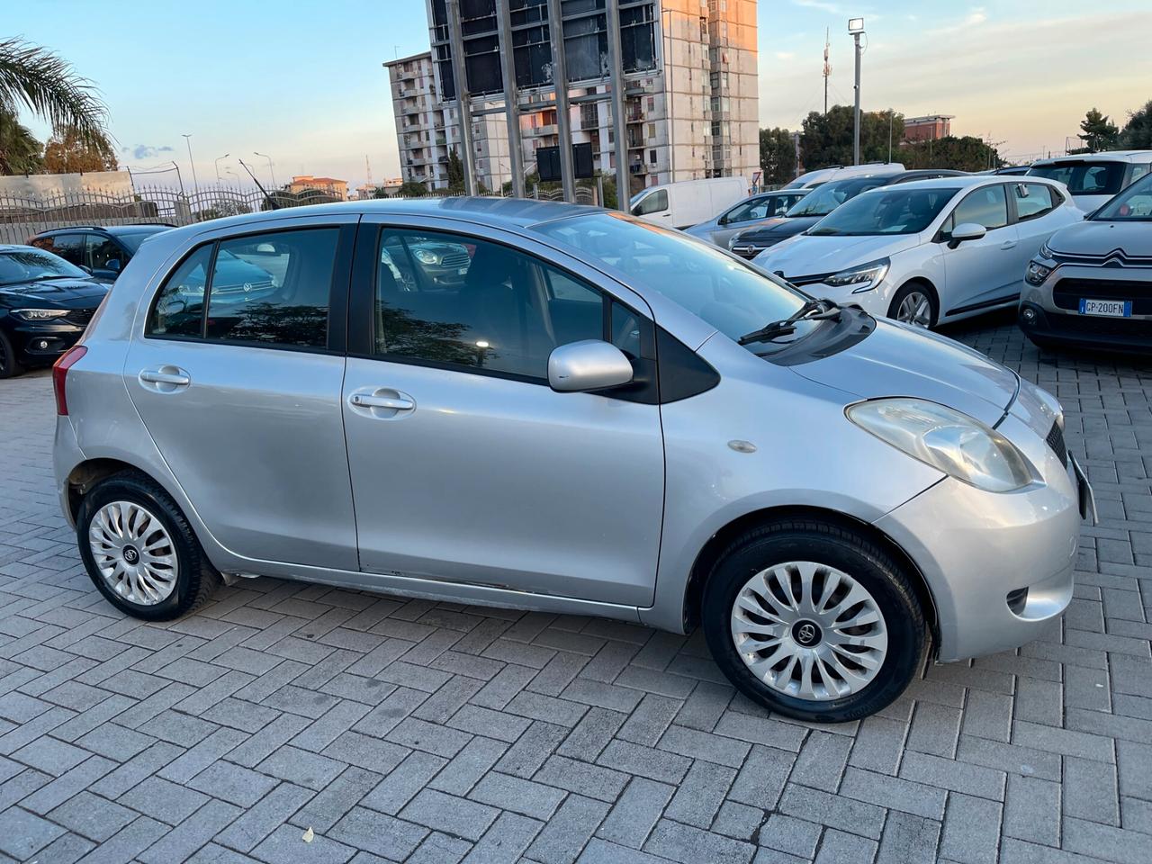 Toyota Yaris 1.0 5 porte