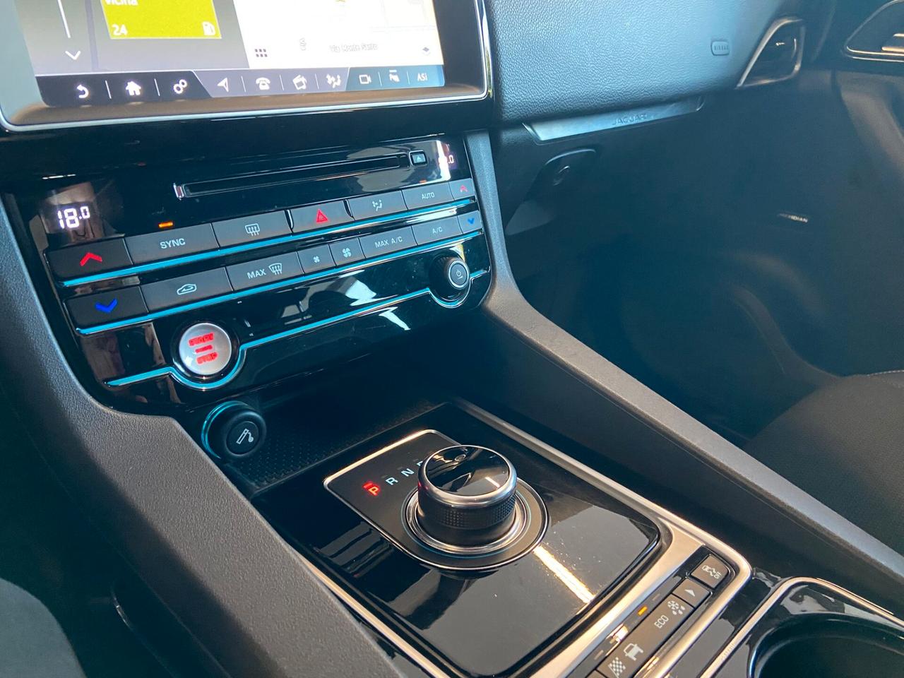 Jaguar F-Pace 2.0 D 180 CV R-Sport