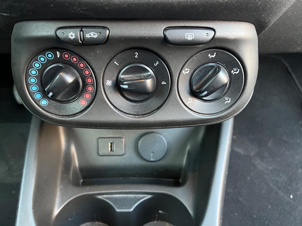 Opel Corsa 1.2 5 porte 4 cilindri