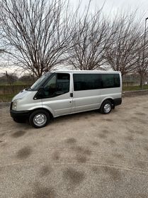 Ford Transit pulmino 9 posti con pedana