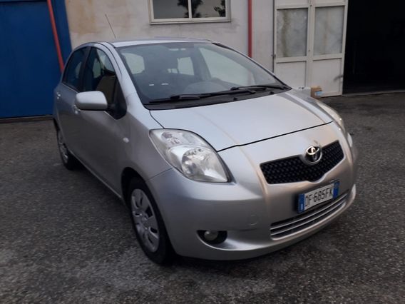 Toyota yaris 5P-1.3 benz.-cambio aut-2007