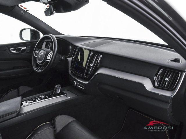 VOLVO XC60 B4 (d) AWD Geartronic R-design