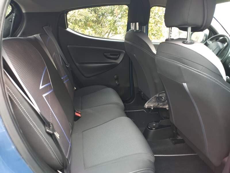 Lancia Ypsilon 0.9 TwinAir 85 CV 5 porte Metano Ecochic