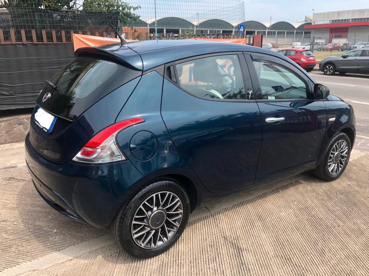 Lancia Ypsilon 1.2 platinum