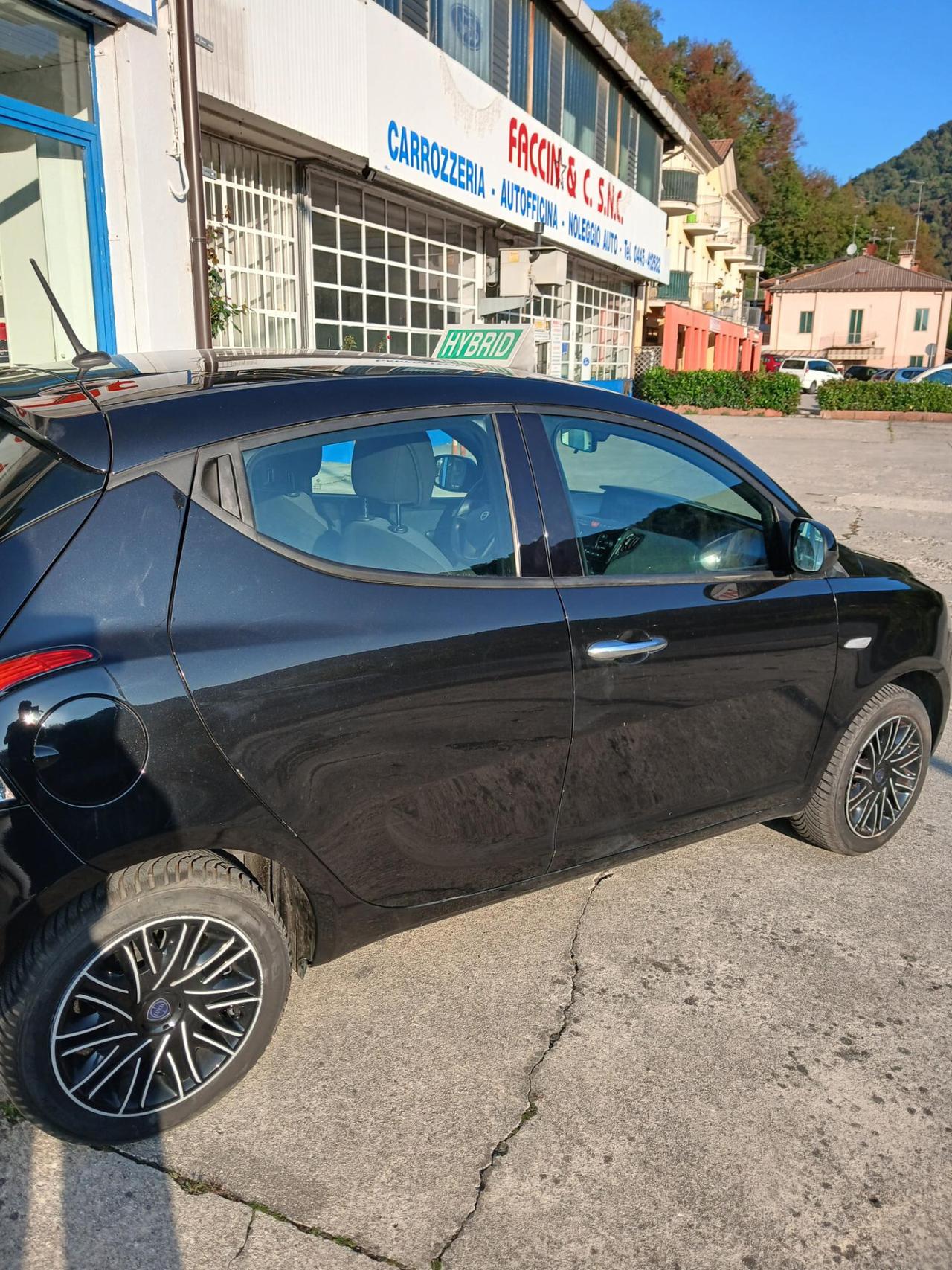 Lancia Ypsilon 1.0 FireFly 5 porte S&S Hybrid Ecochic Silver