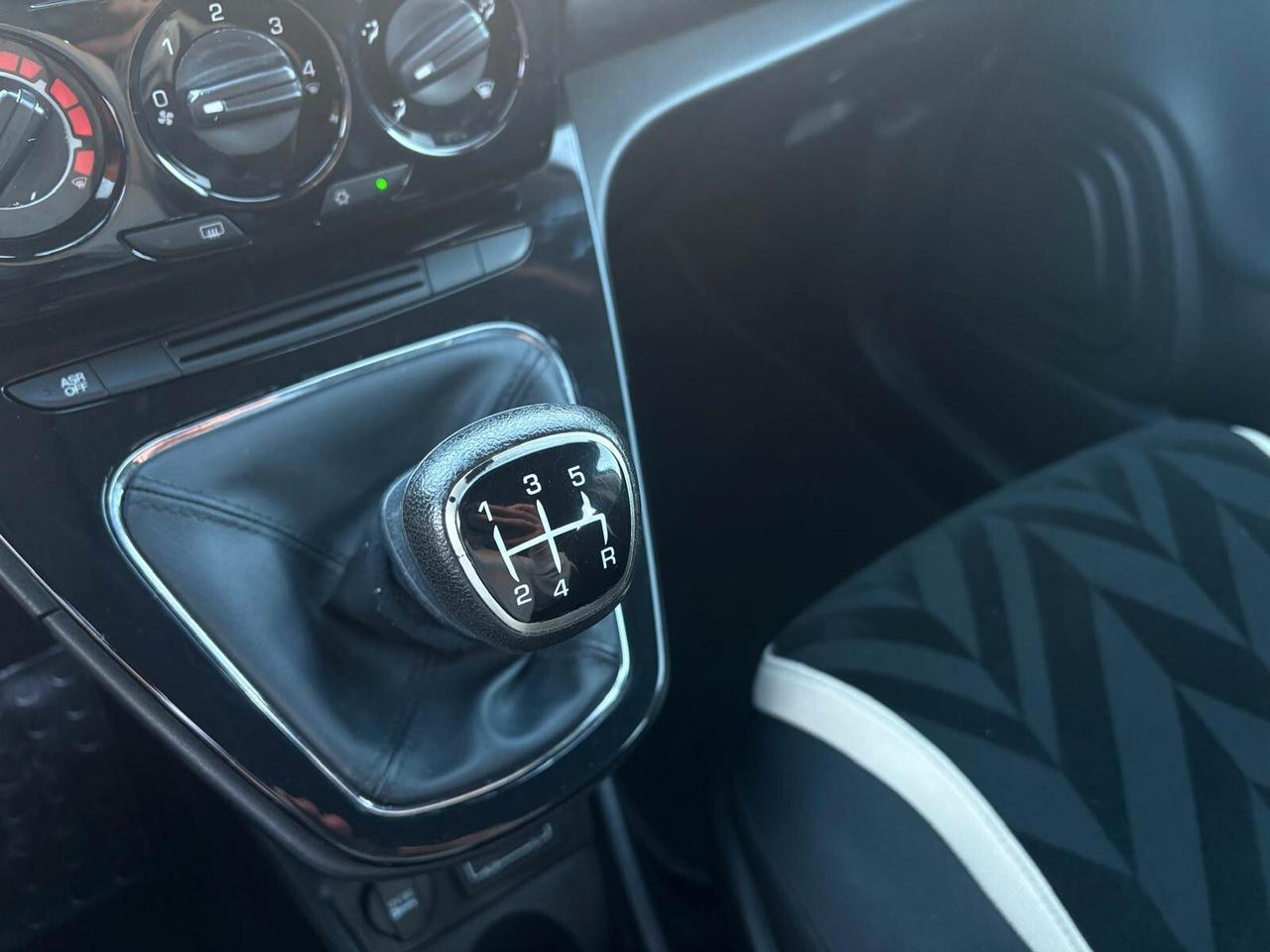 Lancia Ypsilon 1.2 69cv Gold NEOPATENTATI