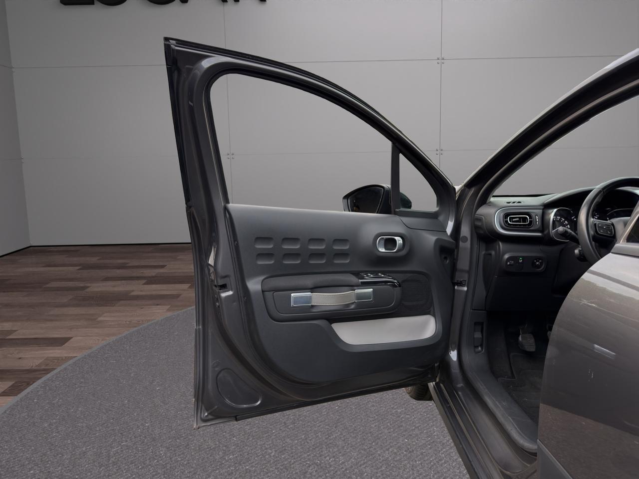 Citroen C3 1.2 Shine 83cv - Unipro - Promo Finanziamento - Neopatatentati - Tagliandi certificati - Cerchi in lega - Schermo - Clima Automatico