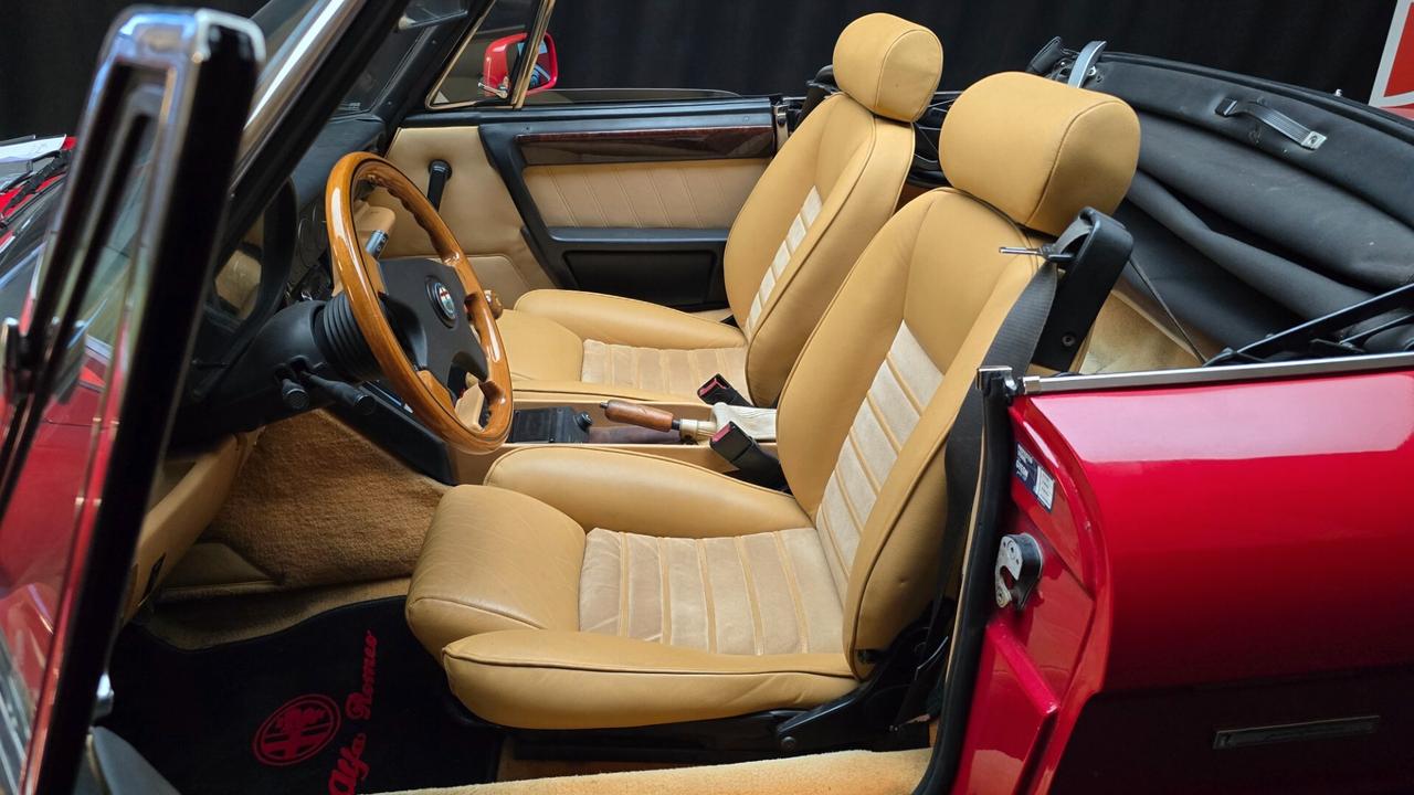 Alfa Romeo Spider 2.0i