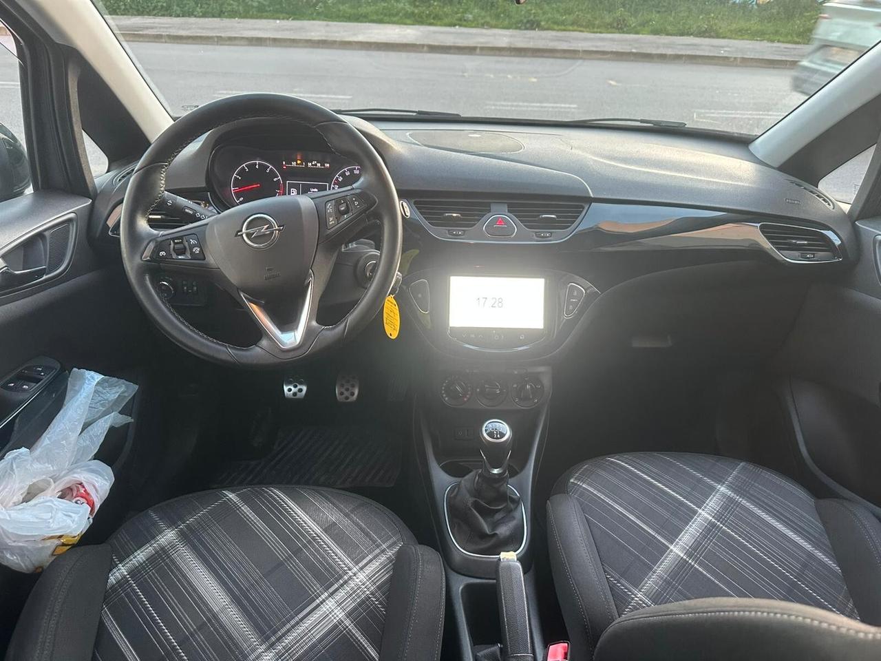 Opel Corsa 1.2 Coupé b-Color