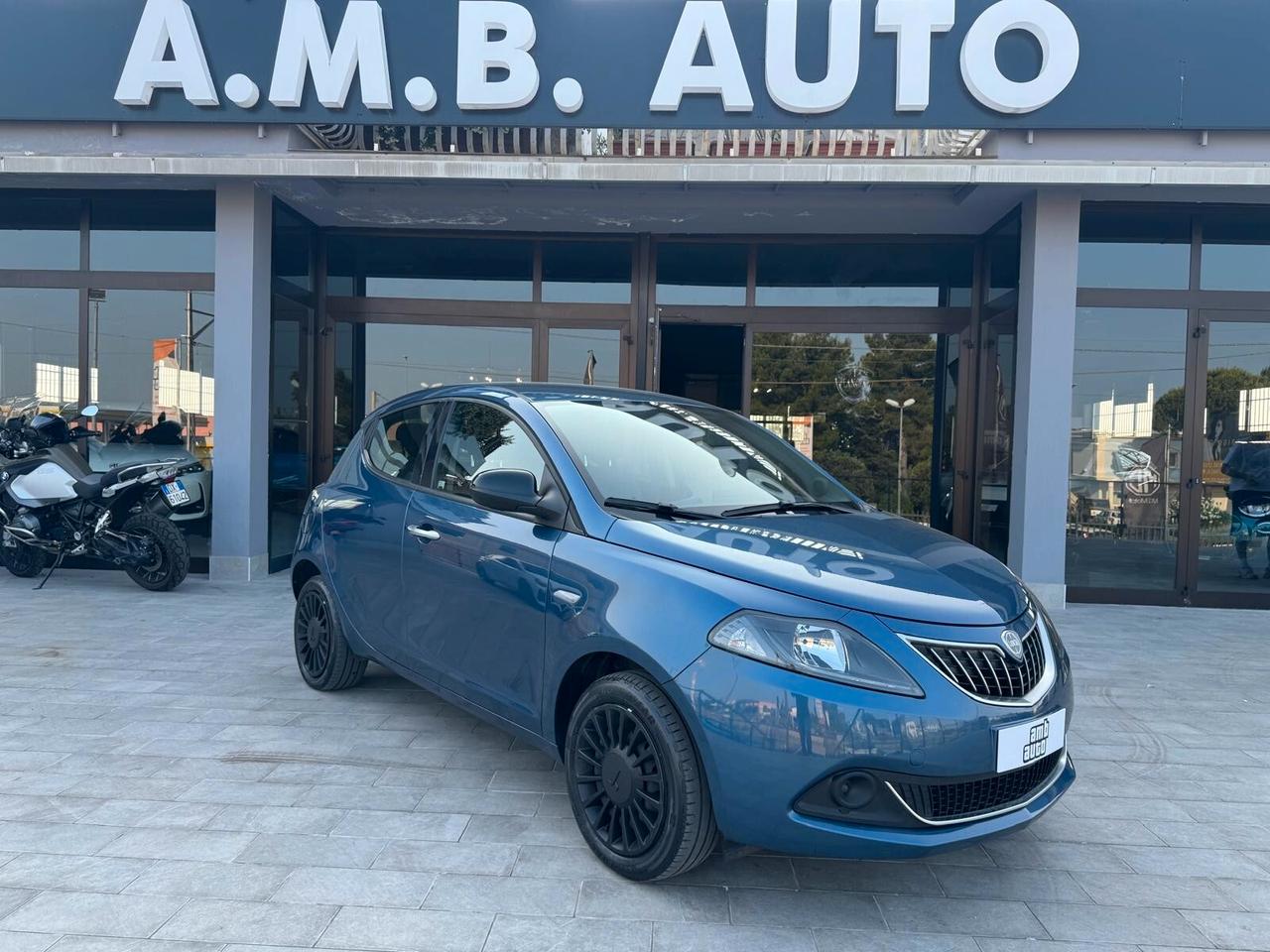 Lancia Ypsilon 1.0 FireFly 5 porte S&S Hybrid Silver