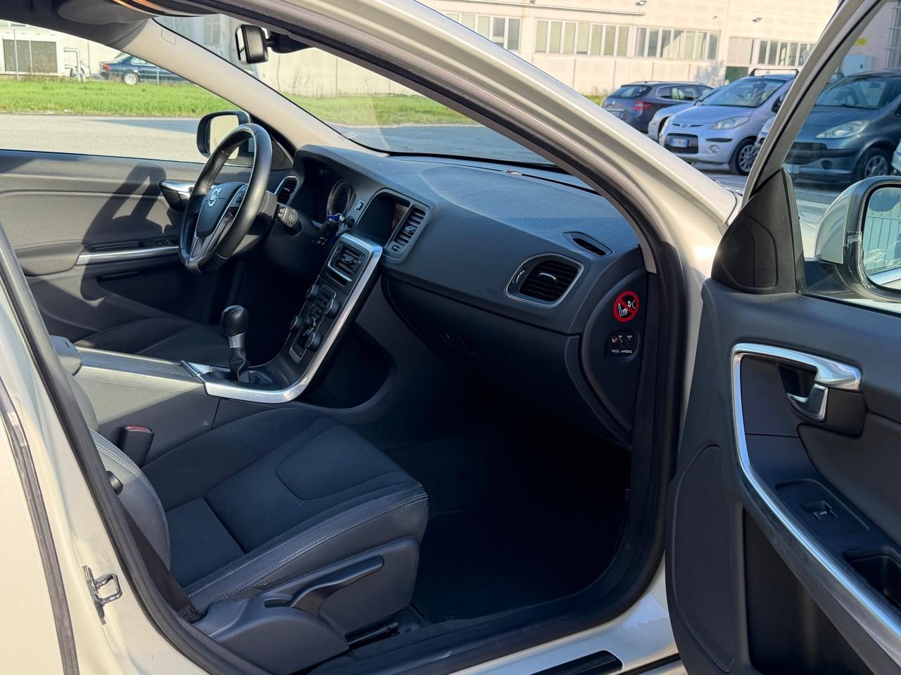 Volvo V60 D3 163CV R-design 2012