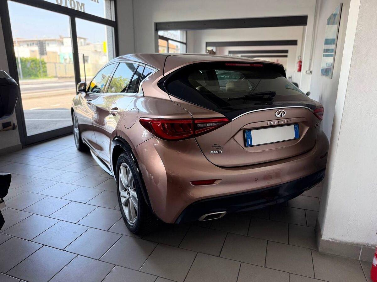 Infiniti Q30 2.2d Premium Tech Gallery White awd 170cv dct