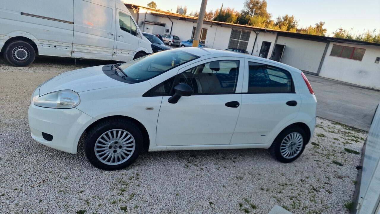 Fiat Grande Punto 1.3MJT 75 5p.Van Active 4pt
