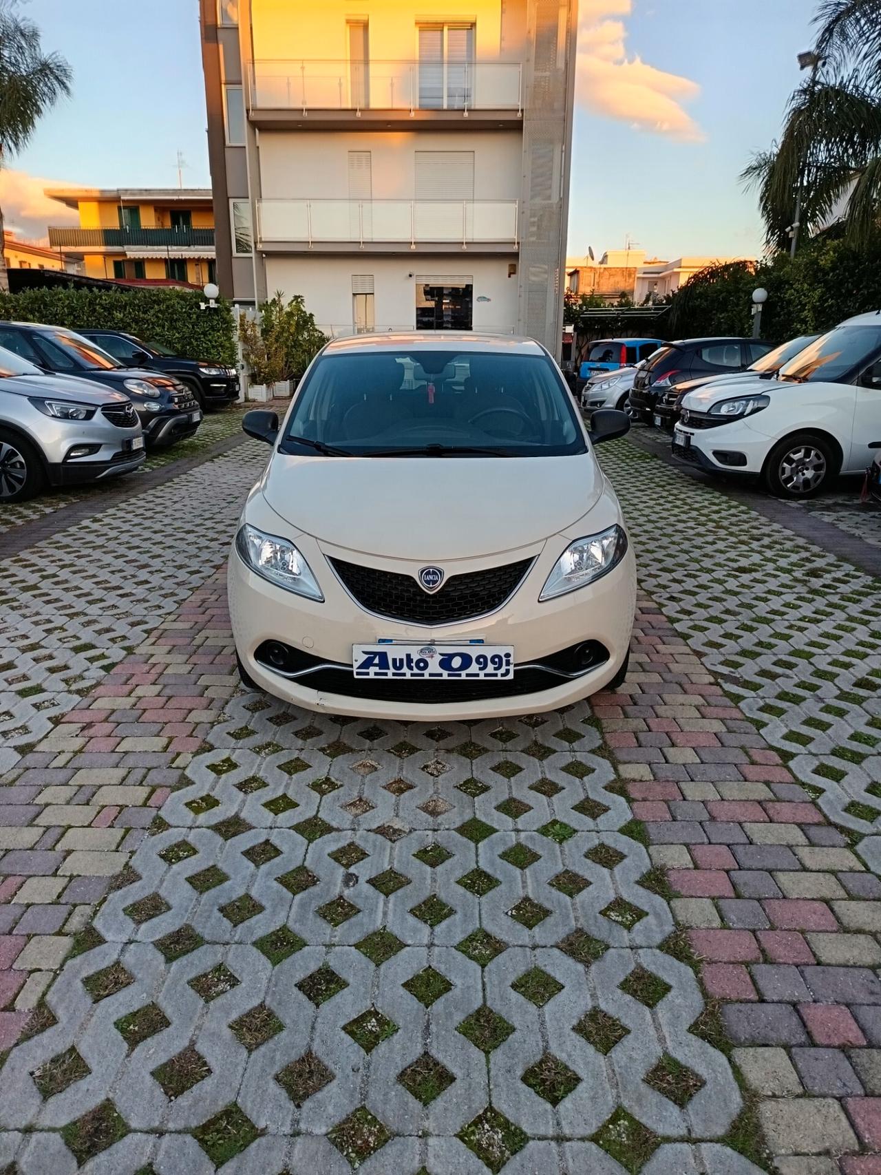 Lancia Ypsilon 1.2 69 CV 5 porte GPL Ecochic Silver