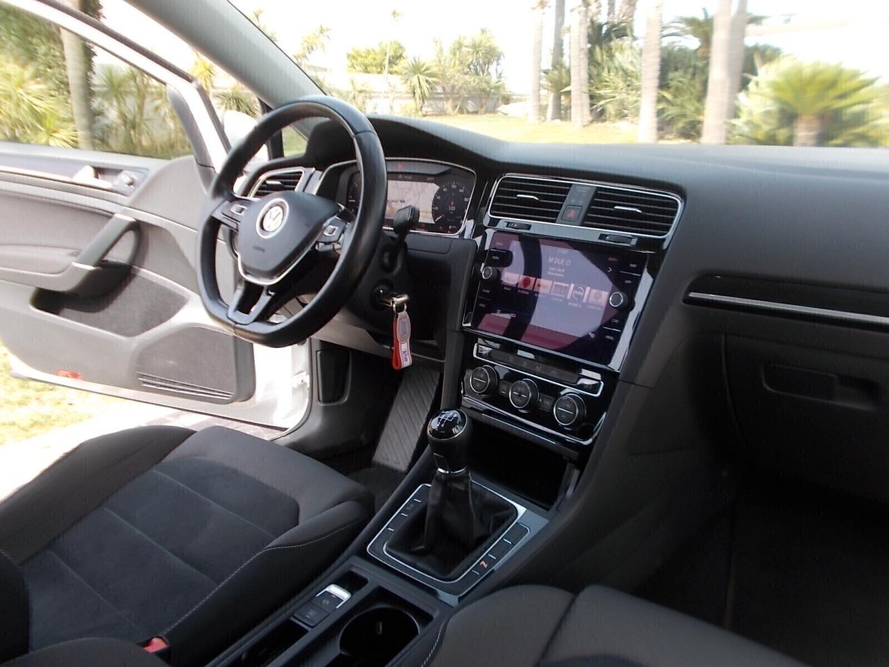 Volkswagen Golf 1.6 TDi VIRTUAL COCKPIT da VETRINA