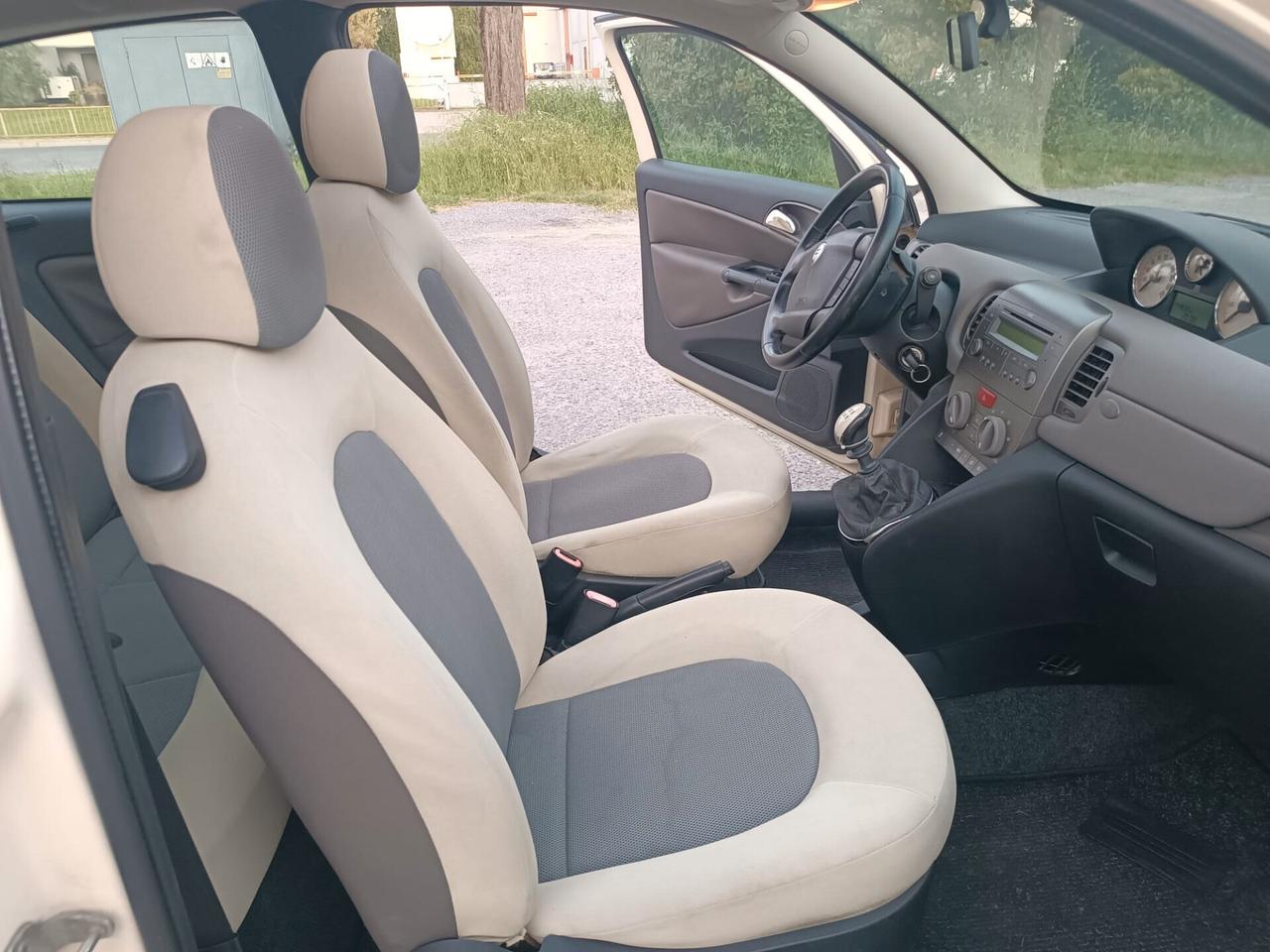 Lancia Ypsilon 2006---1.2 Benzina Neopatentati
