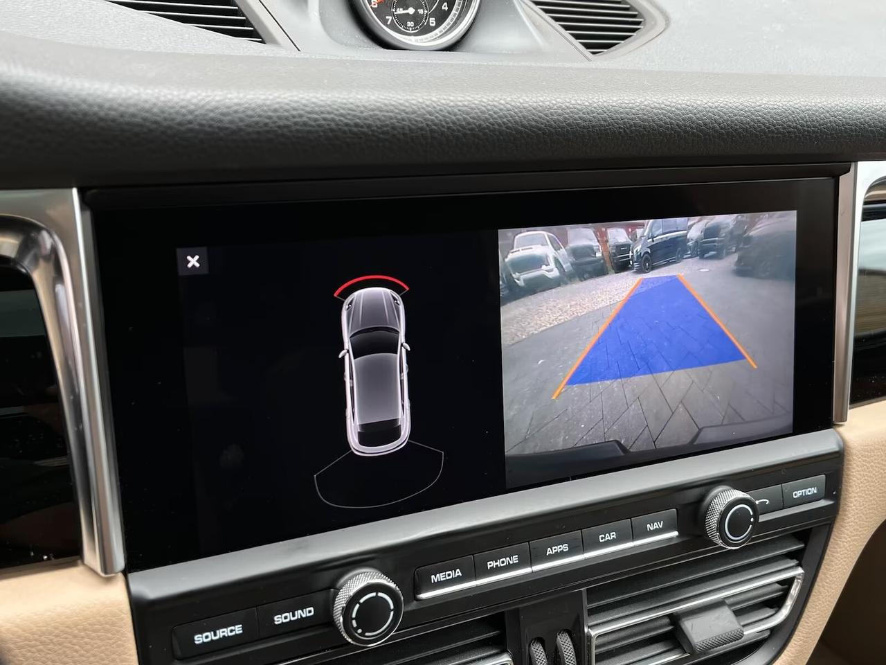 Porsche Macan 2.0 TETTO Navi LED SPORT CHRONO