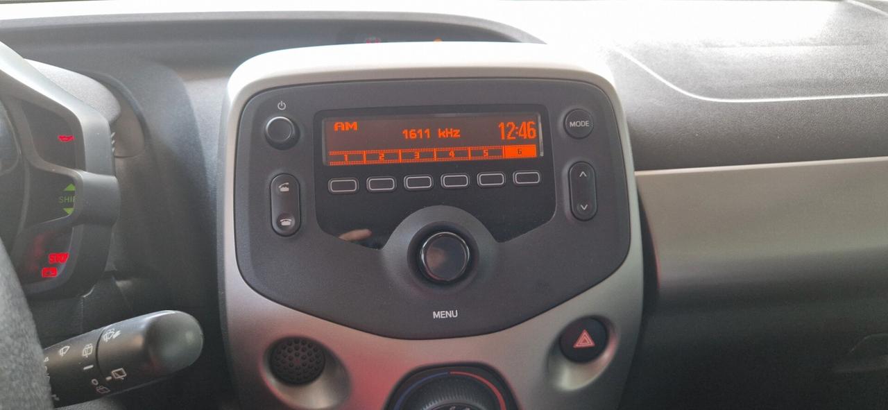 Toyota Aygo 1.0 VVT-i 69 CV 5 porte 21.950 km.