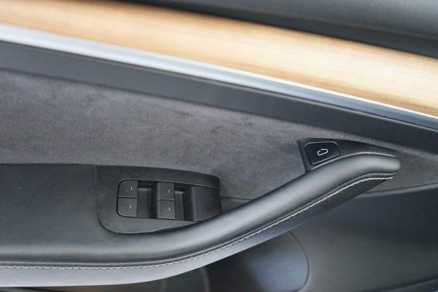 TESLA Model 3 Long Range Dual Motor AWD Guida Massimo Potenziale